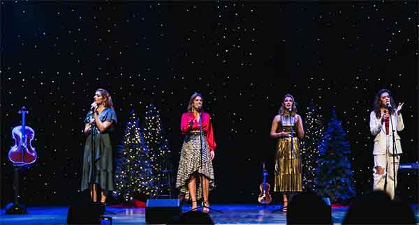 The Hall Sisters sing at Christmas